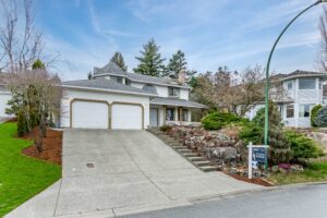Just Listed - 36049 Village Knoll - R2541200 1 36049 Village Knoll